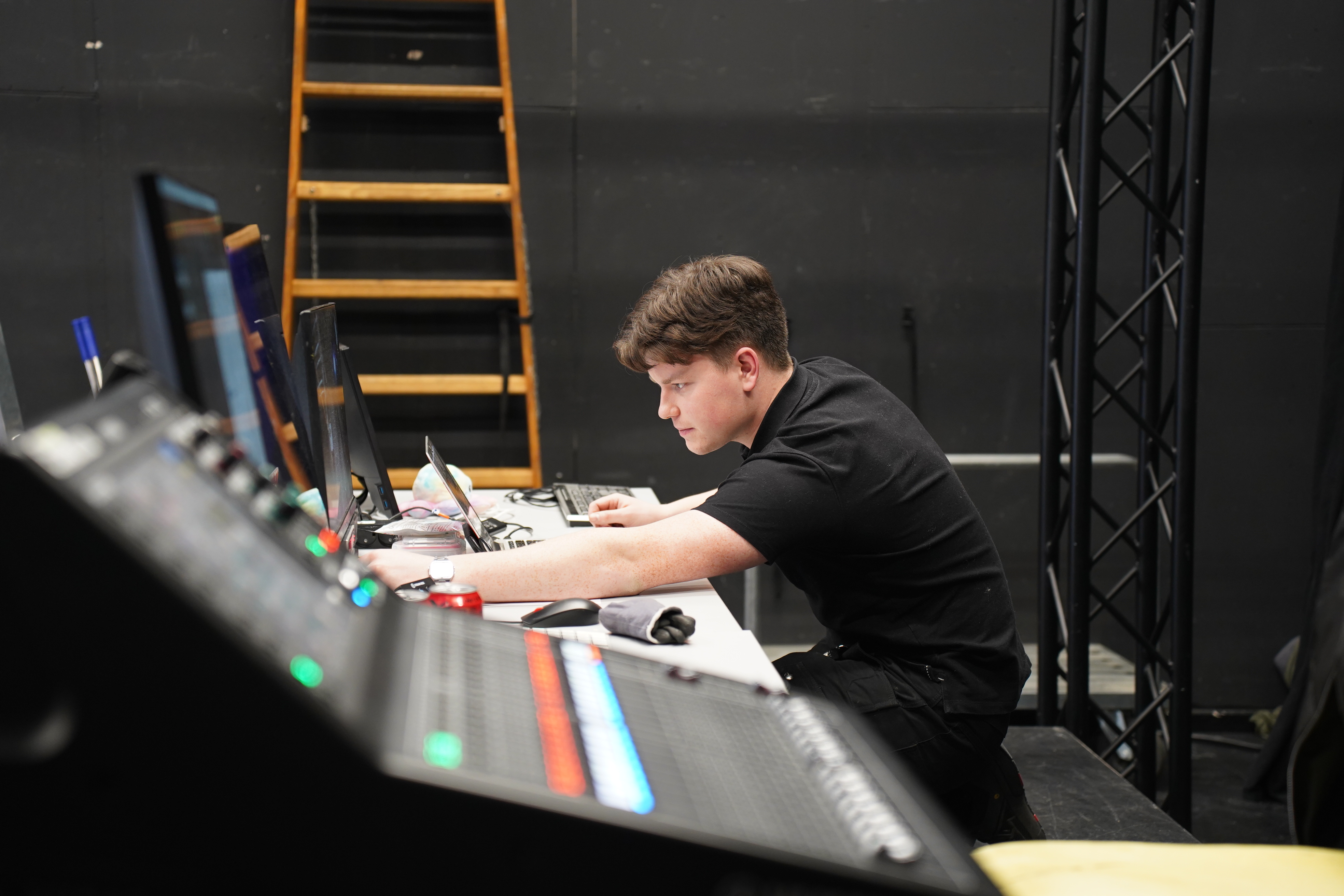 EUD IT og Medie - dreng ved skærm (24).jpg