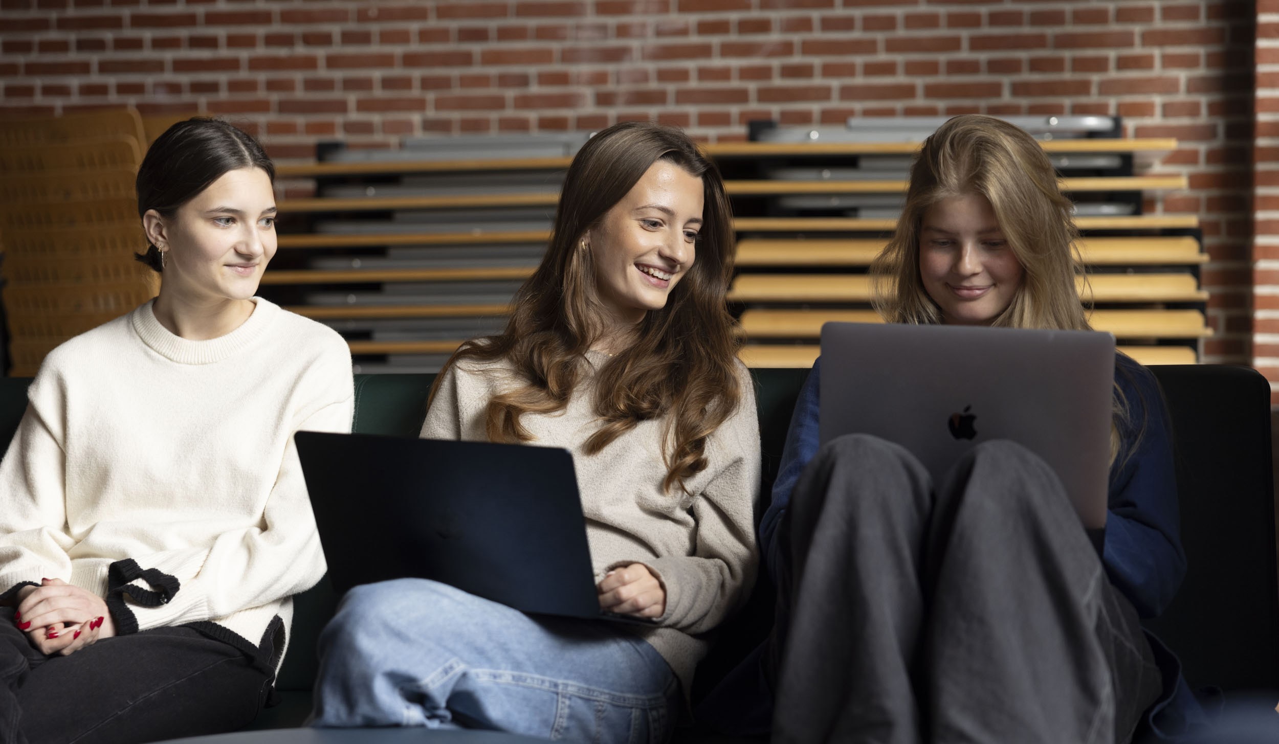 Enghøj - tre piger m. pc (24).jpg